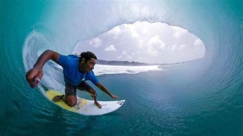 Mikala Jones, surfer who captured action inside。